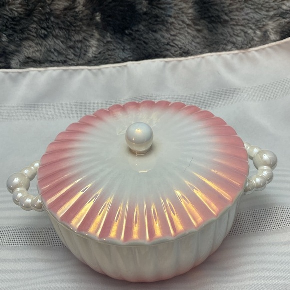 Pink and White Pearl Ceramic Bowl With Lid - Picture 10 of 16